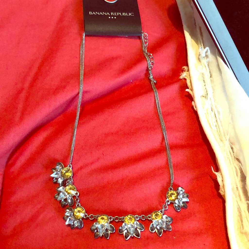 Brand New Necklace 17$